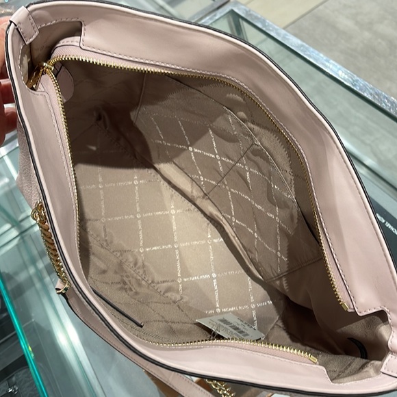 MICHAEL KORS Jet Set Medium Front Zip Pebbled Leather Chain Tote 
Powder Blush - Picture 12 of 16